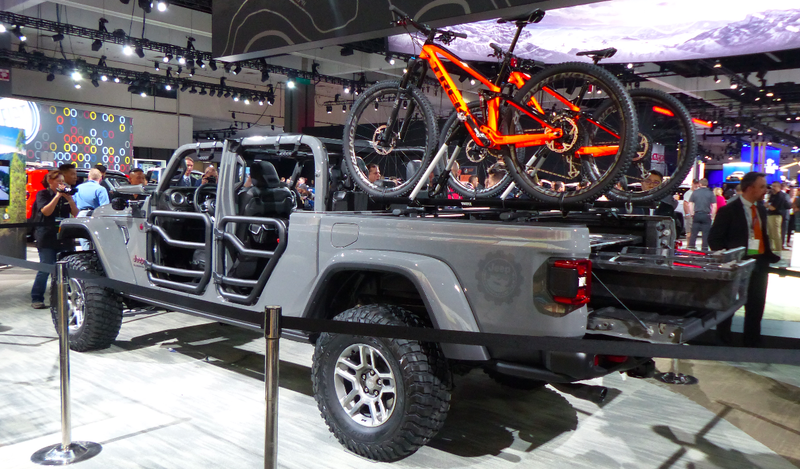 Illustration for article titled Here's What The 2020 Jeep Gladiator Pickup Looks Like With a Lift and 35 Inch Tires